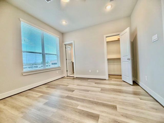 1254 N Post Oak Road B, Houston, TX 77055