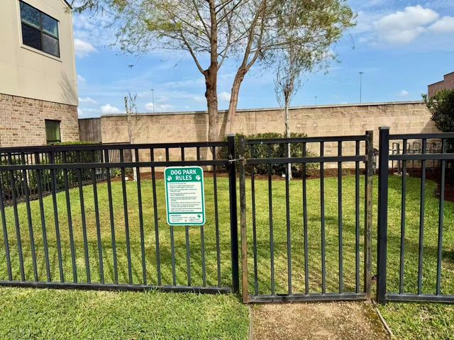 1254 N Post Oak Road B, Houston, TX 77055
