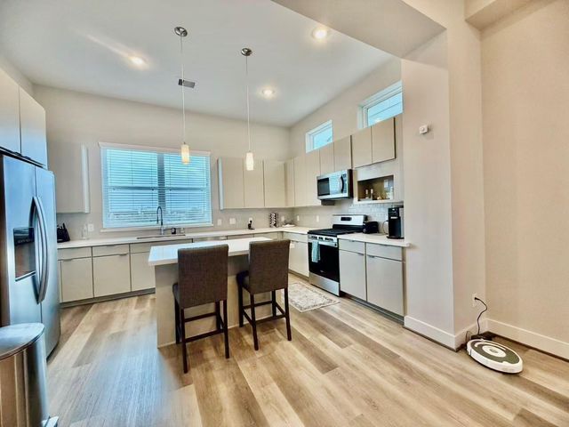 1254 N Post Oak Road B, Houston, TX 77055