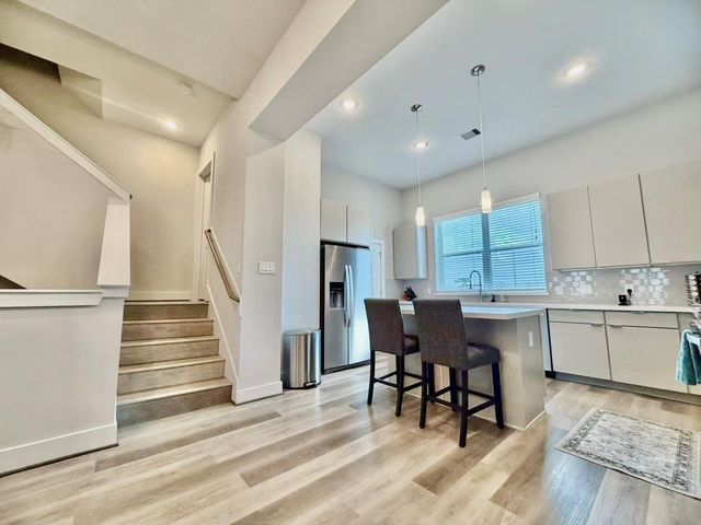 1254 N Post Oak Road B, Houston, TX 77055
