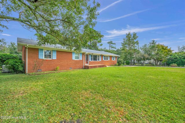 525 Bedford Forest Drive, Wilmington, NC 28412