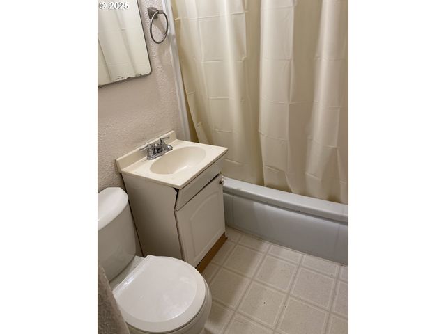 4320 Se HAWTHORNE Blvd, Portland, OR 97215