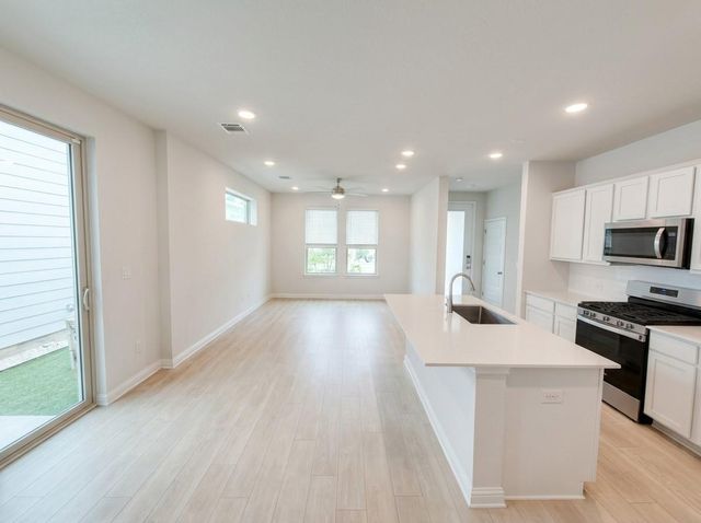 8311 Springsteen DR 318, Austin, TX 78744