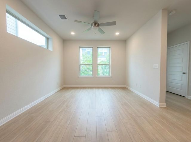 8311 Springsteen DR 318, Austin, TX 78744