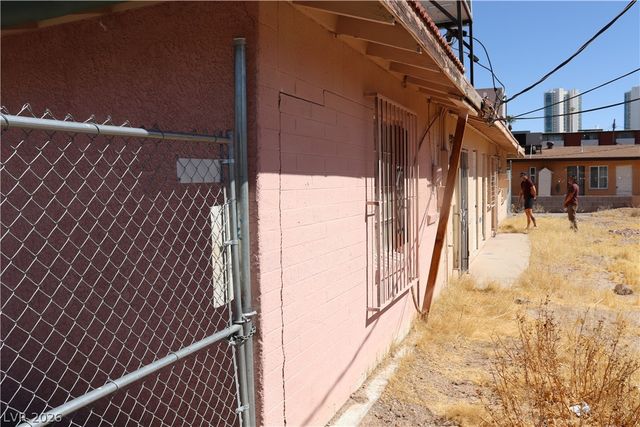 1812 Santa Paula Drive, Las Vegas, NV 89104