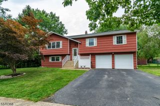 13 Wordsworth Ln, Lopatcong Twp., NJ 08865
