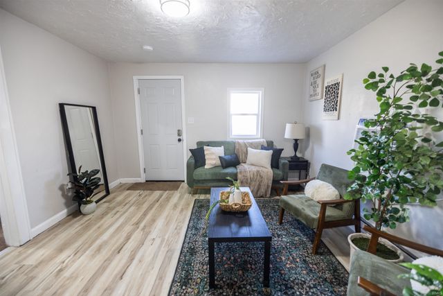 2410 Central Avenue, Anderson, IN 46016