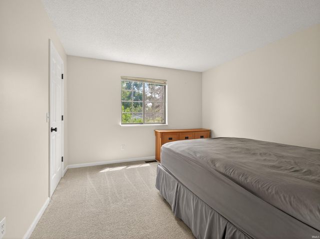 1805 Paveys Glen Run, Fort Wayne, IN 46804