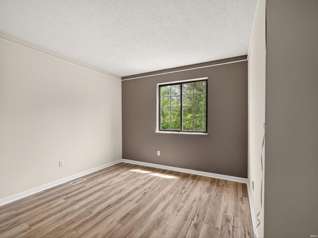 1805 Paveys Glen Run, Fort Wayne, IN 46804