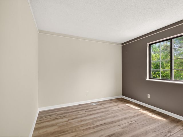 1805 Paveys Glen Run, Fort Wayne, IN 46804