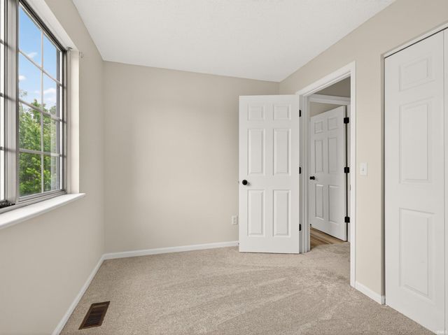 1805 Paveys Glen Run, Fort Wayne, IN 46804