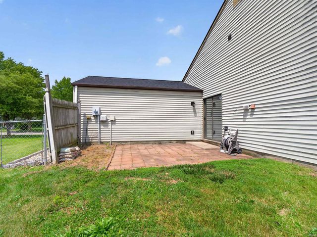 1805 Paveys Glen Run, Fort Wayne, IN 46804