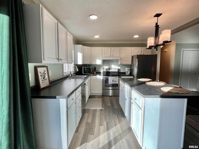 326 CHARTER OAK Place, Dahinda, IL 61428