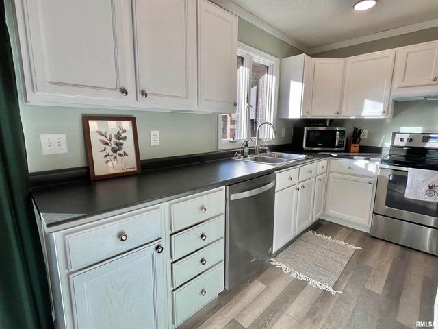 326 CHARTER OAK Place, Dahinda, IL 61428