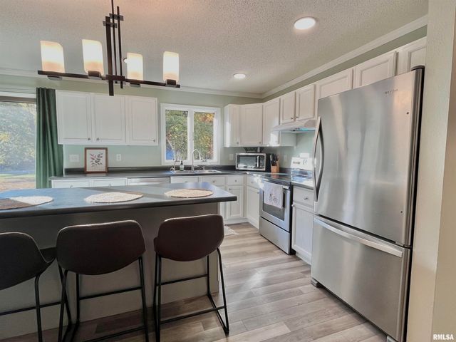 326 CHARTER OAK Place, Dahinda, IL 61428