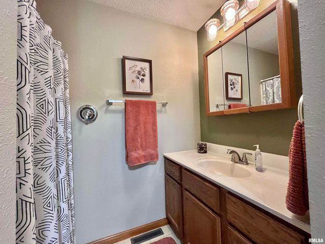 326 CHARTER OAK Place, Dahinda, IL 61428