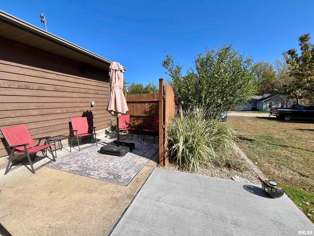 326 CHARTER OAK Place, Dahinda, IL 61428