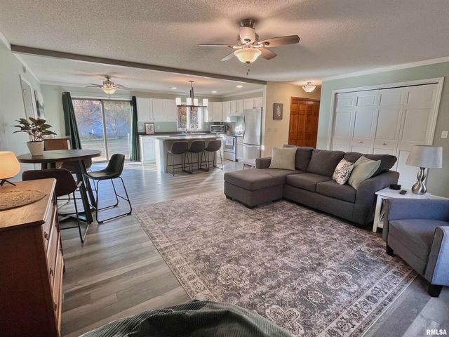 326 CHARTER OAK Place, Dahinda, IL 61428