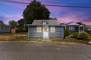 21 Hillside Ave, Swansea, MA 02777