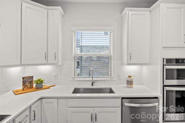 16038 Roscoe Lane, Charlotte, NC 28204