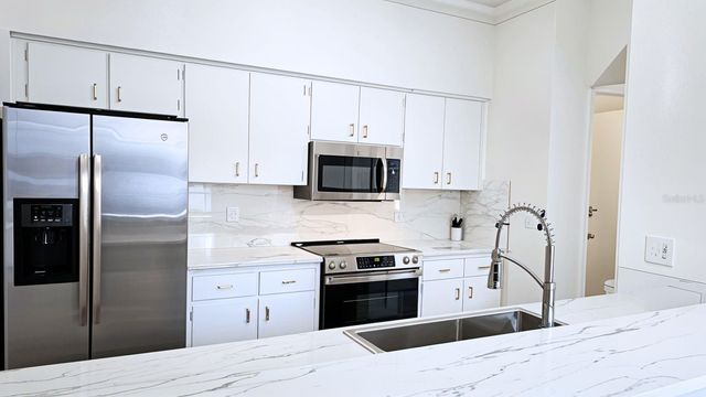 2843 THAXTON DRIVE 33, Palm Harbor, FL 34684