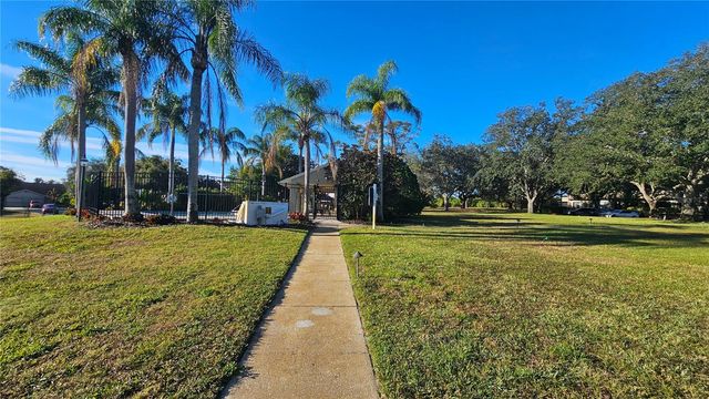 2843 THAXTON DRIVE 33, Palm Harbor, FL 34684