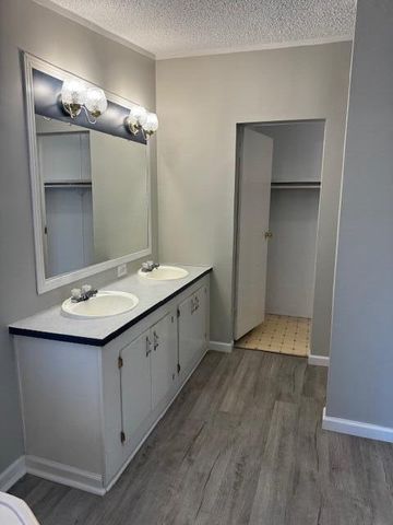 6430 Legendary Lane, Wedgefield, SC 29168