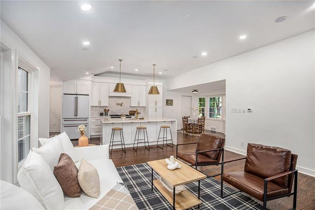 9222 Belinder Road, Leawood, KS 66206