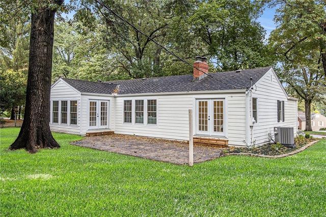 9222 Belinder Road, Leawood, KS 66206