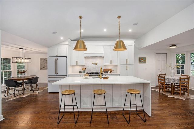 9222 Belinder Road, Leawood, KS 66206