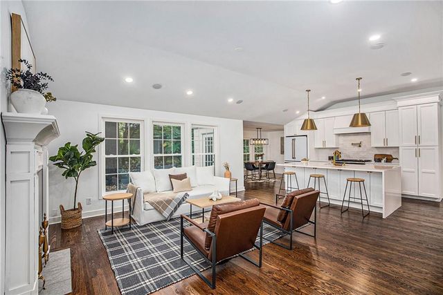 9222 Belinder Road, Leawood, KS 66206