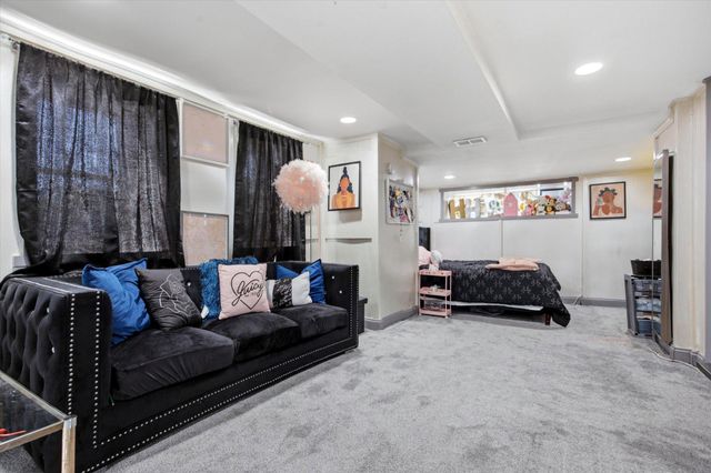 6224 CEDAR AVE, Philadelphia, PA 19143