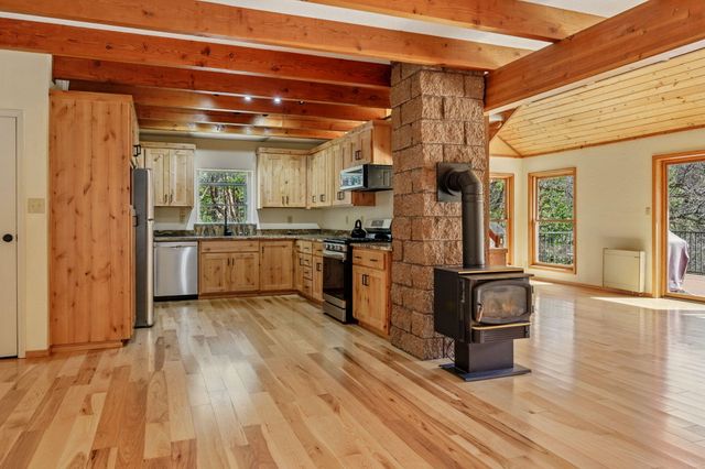 23000 Morrison Creek, Central Point, OR 97502