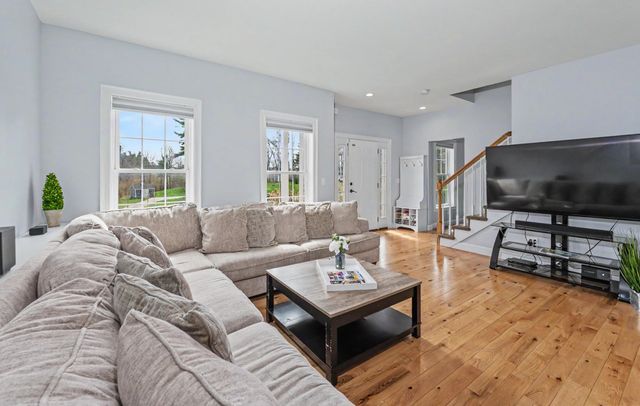 3 Jadyns Way, Raymond, NH 03077