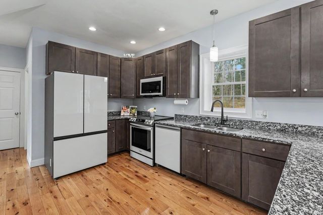 3 Jadyns Way, Raymond, NH 03077