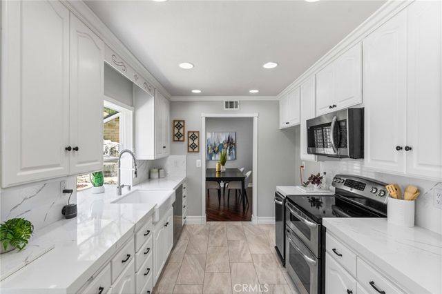 25805 Chapel Hill, Lake Forest, CA 92630