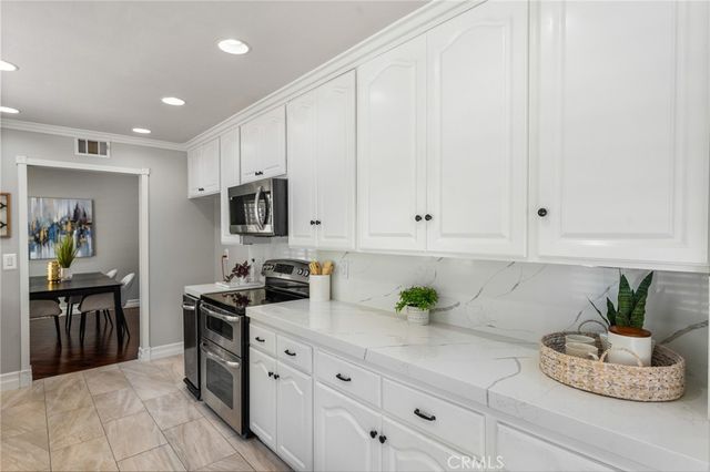 25805 Chapel Hill, Lake Forest, CA 92630