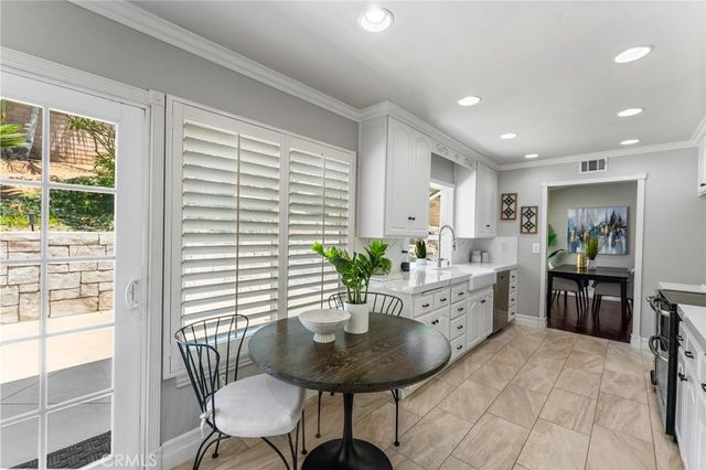 25805 Chapel Hill, Lake Forest, CA 92630