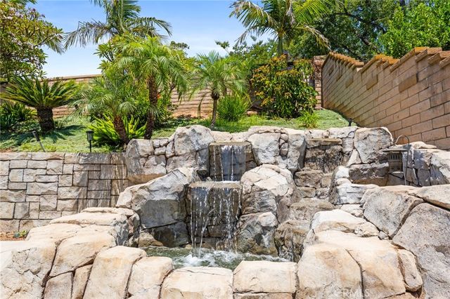 25805 Chapel Hill, Lake Forest, CA 92630