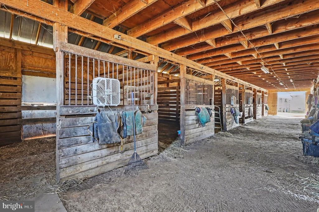 22244 SAM FRED RD, Middleburg, VA 20117