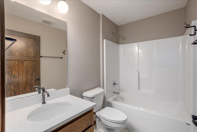 1633 Rolling Hills Lane, River Falls, WI 54022