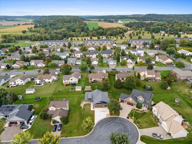 1633 Rolling Hills Lane, River Falls, WI 54022