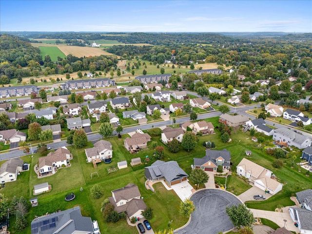 1633 Rolling Hills Lane, River Falls, WI 54022