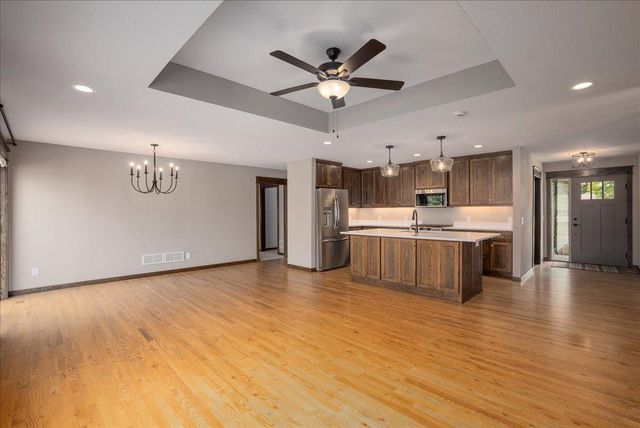 1633 Rolling Hills Lane, River Falls, WI 54022