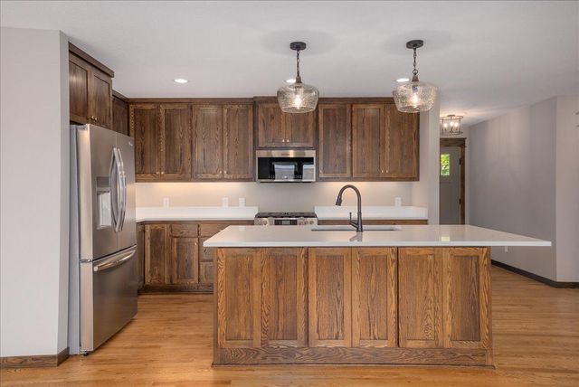 1633 Rolling Hills Lane, River Falls, WI 54022