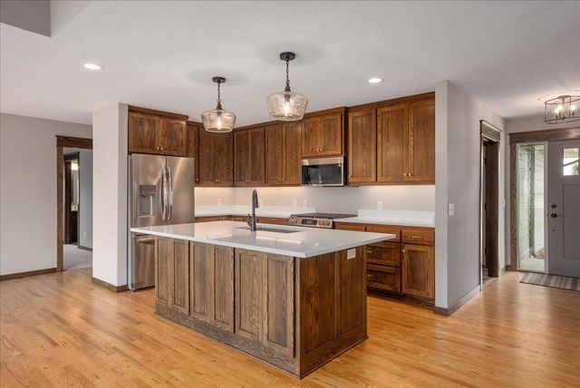 1633 Rolling Hills Lane, River Falls, WI 54022