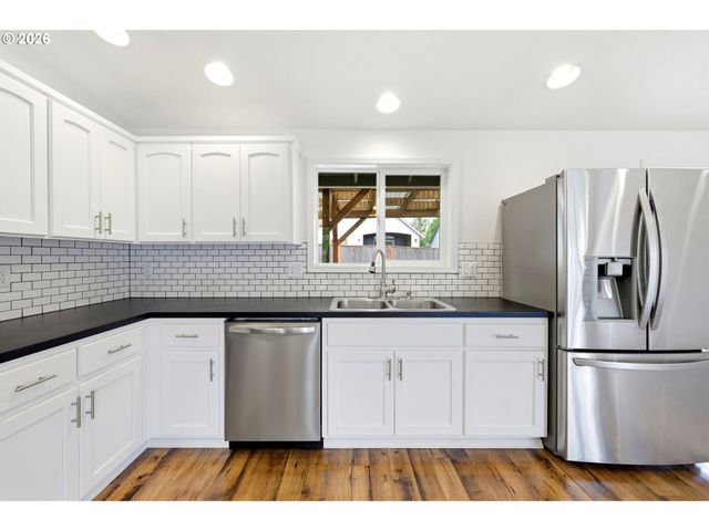 2453 Sw PEGGY St, Mc Minnville, OR 97128
