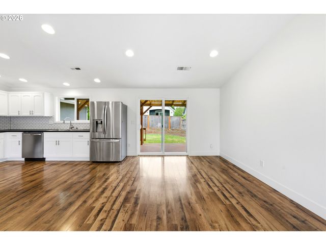 2453 Sw PEGGY St, Mc Minnville, OR 97128