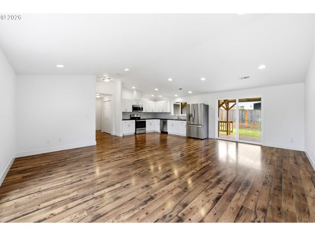 2453 Sw PEGGY St, Mc Minnville, OR 97128