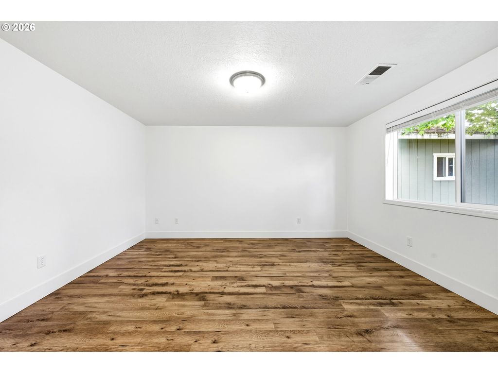 Image 18 of property listing at 2453 Sw PEGGY St, Mc Minnville, OR 97128
